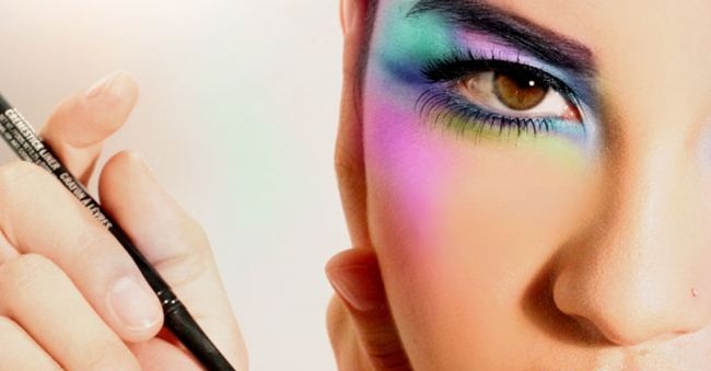http://maquilladas.com/maquillaje-de-ojos-estilo-arcoiris/